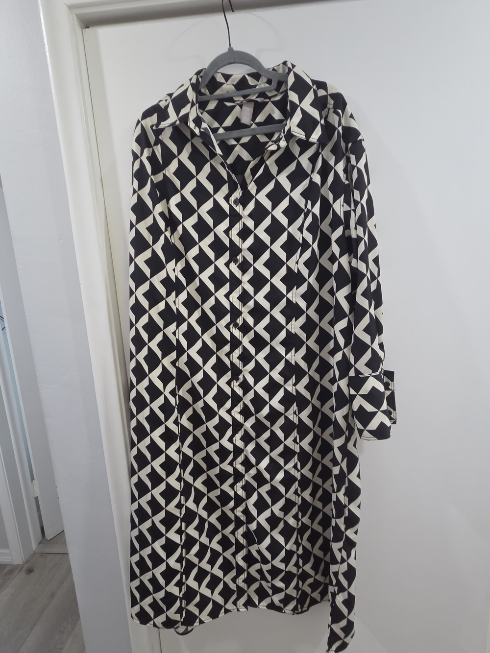 H&M Black & White Geometric Long Sleeve Shirt Dress